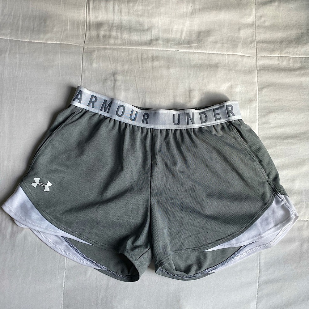 GREY UNDER ARMOUR SHORTS